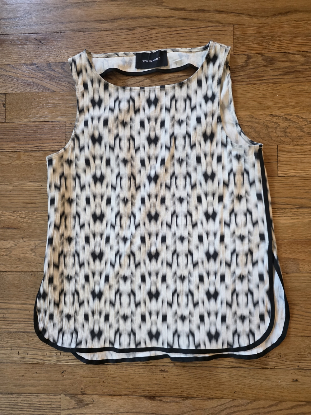Won Hundred Black and White Blurred Geometric Print Sleeveless Top